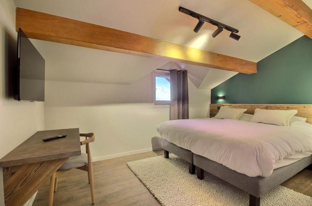 Chalet-Plagne-Soleil-REF74154785