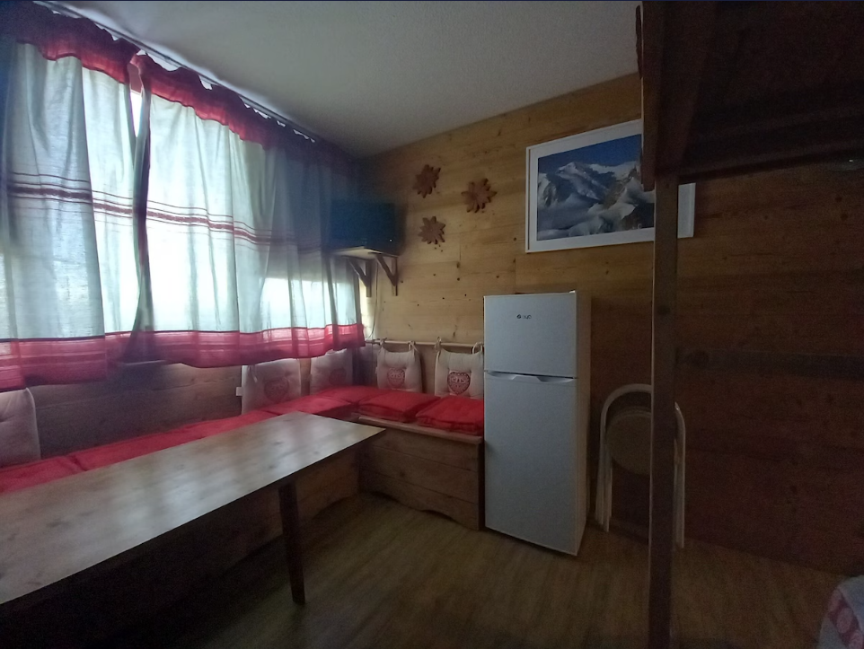 Studio-Corbier-REF1477415