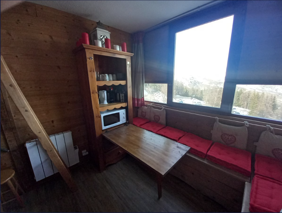 Studio-Corbier-REF1477415