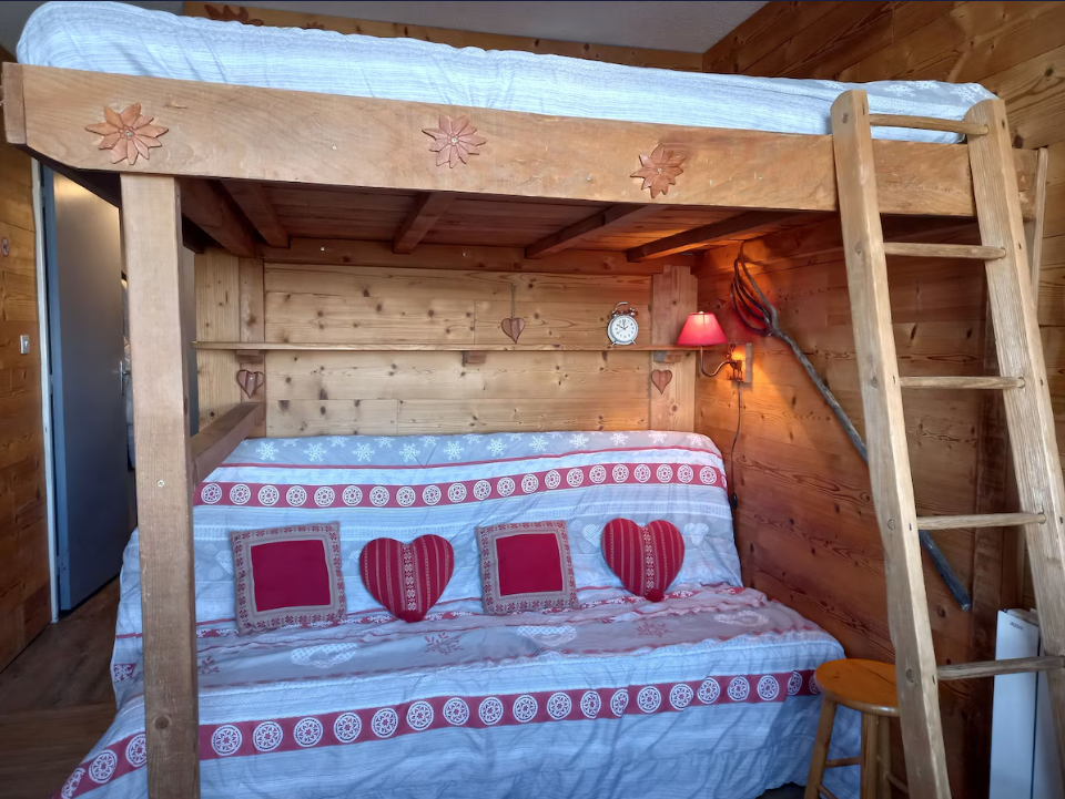 Studio-Corbier-REF1477415