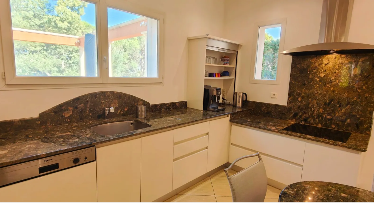 Maison-Saint-Raphael-REF6767596